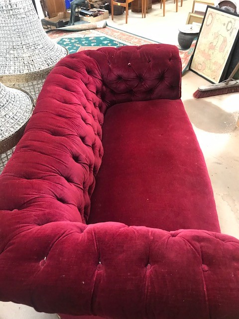 Chesterfield two seater sofa in Red velvet fabric, approx 180cm in length - Image 5 of 17