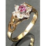 Daisy style hallmarked 9ct Gold ring size 'M.5'