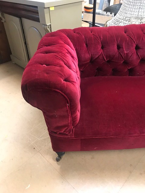 Chesterfield two seater sofa in Red velvet fabric, approx 180cm in length - Image 2 of 17