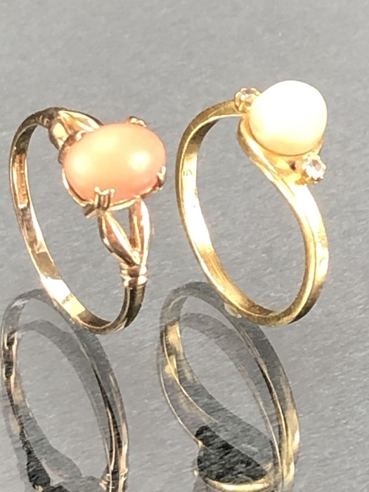 9ct Gold ring size 'K' with pink coloured stone and 18ct gold ring size 'J' set with diamonds to
