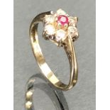 Daisy style hallmarked 9ct Gold ring size 'K'