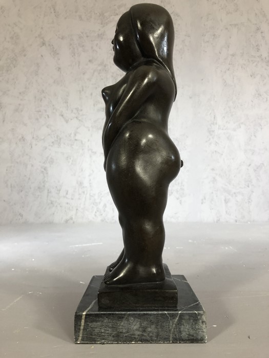 Large bronze figure of a rotund woman, approx 36cm in height - Image 4 of 6