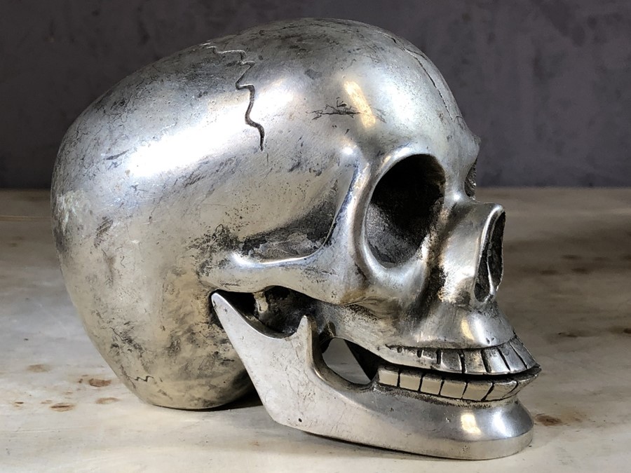 Ornamental white metal skull, approx 10cm in height - Image 2 of 6