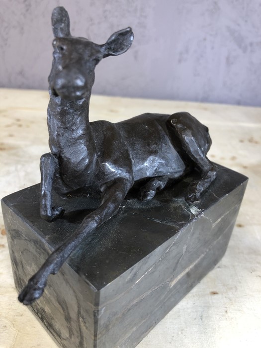 Small bronze of a recumbent deer, approx 15cm in height - Image 2 of 4