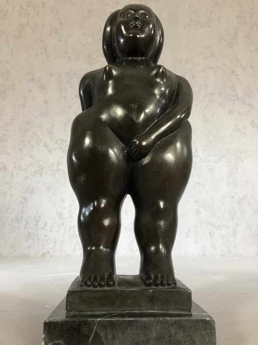 Large bronze figure of a rotund woman, approx 36cm in height - Image 3 of 6