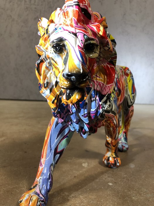 Decorative figure of a lion with graffiti design, approx 23cm in height - Image 5 of 5