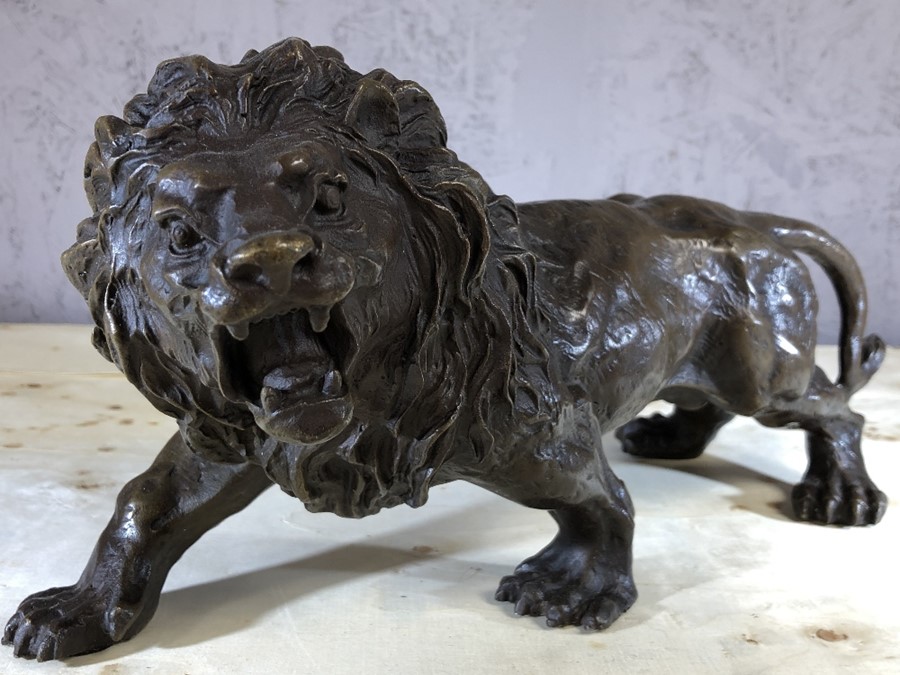 Bronze figure of a lion, approx 15cm in height - Image 2 of 5