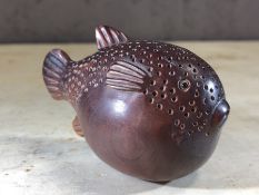 Wooden snuff box in the form of a fish, approx 9cm in length