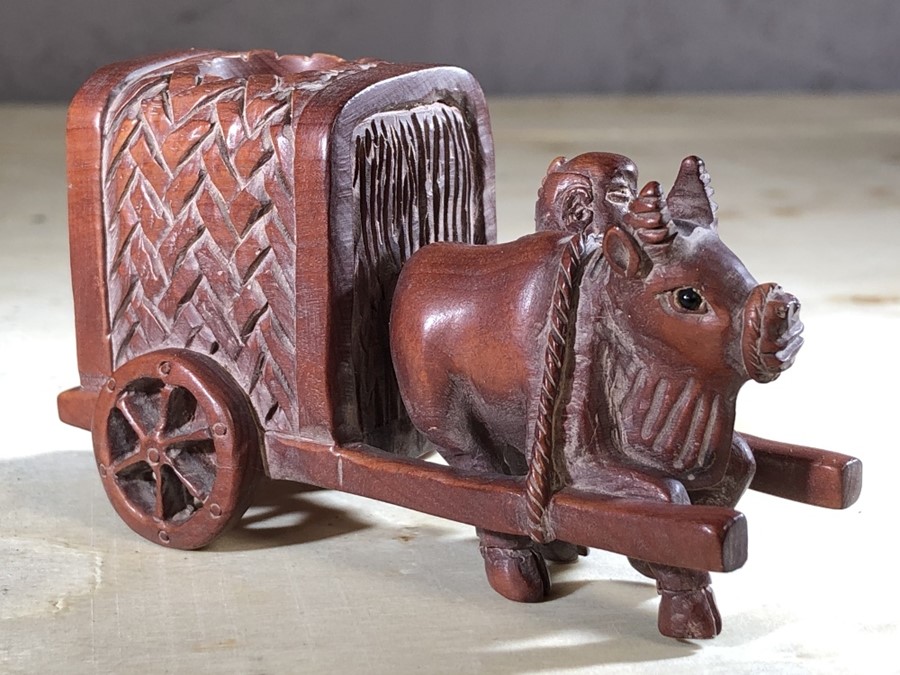 Japanese wooden bull and cart, approx 5cm tall - Image 3 of 4