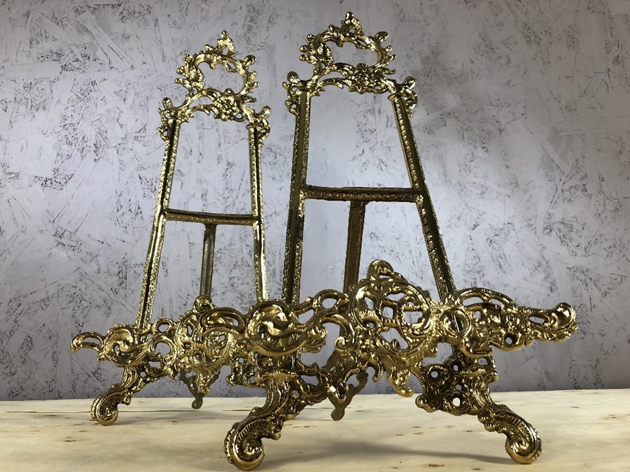 Pair of easels in gold finish, each approx 41cm in height - Image 4 of 4