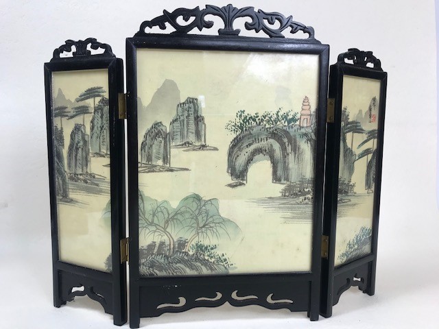 Three Chinese screens, two on silk, all with pierced wooden frames, the largest approx 57cm in - Image 3 of 6