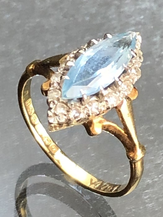 18ct Gold Marquise ring with faceted Oval pale Sapphire approx 12mm long and surrounded by - Image 2 of 4