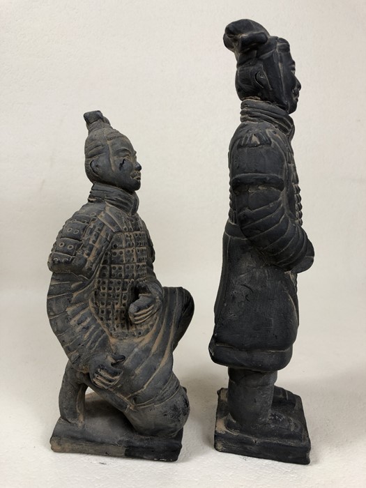 Two stone Chinese Warrior figures, one on bended knee, the tallest approx 26cm in height - Image 2 of 5