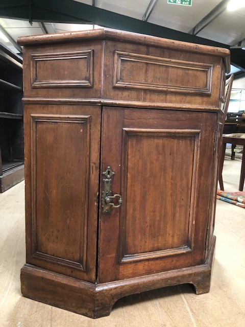 Oak corner cupboard with lidded top - Image 2 of 4