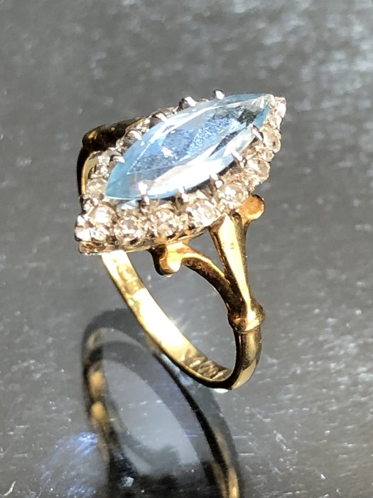 18ct Gold Marquise ring with faceted Oval pale Sapphire approx 12mm long and surrounded by