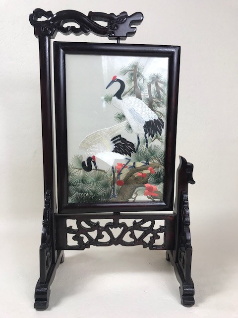 Three Chinese screens, two on silk, all with pierced wooden frames, the largest approx 57cm in - Image 5 of 6