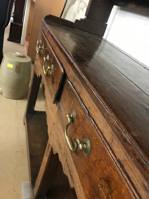 Oak dresser with original brass fittings, two drawers and shelves below and shelves and hooks - Image 5 of 20
