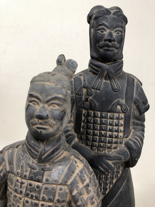 Two stone Chinese Warrior figures, one on bended knee, the tallest approx 26cm in height - Image 5 of 5