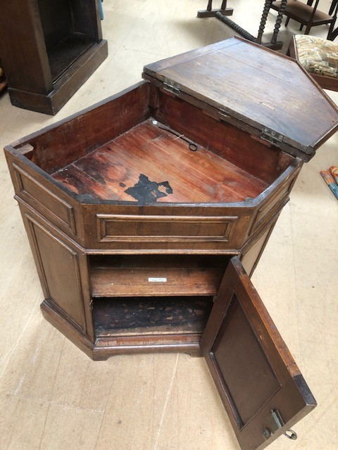 Oak corner cupboard with lidded top - Image 3 of 4