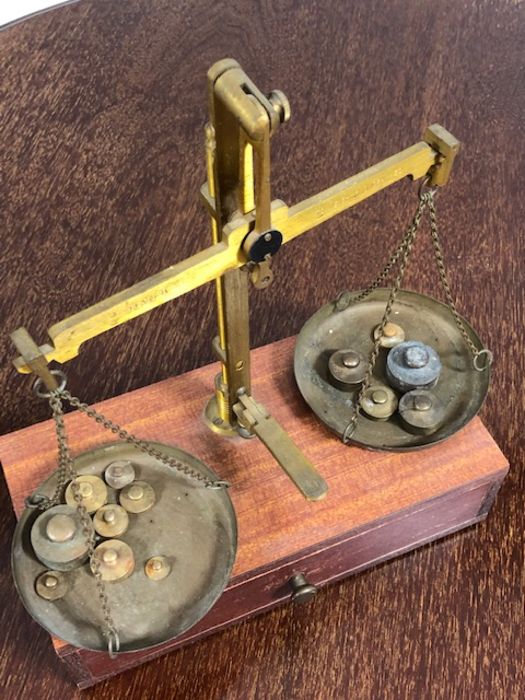 Set of Class B brass weighing scales on wooden box, with various weights - Image 4 of 4