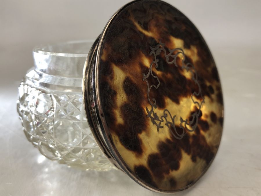 A glass Hallmarked silver and tortoise shell dressing table pot and a hallmarked silver and tortoise - Image 4 of 8