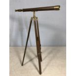 Reproduction brass telescope by NAUTICALIA, London, numbered 99181, lacquered brass finish, with