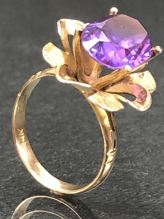 14k Gold ring with Petals and four claw mount for a faceted Amethyst approx 11mm in length - Image 2 of 4