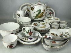 Collection of Royal Worcester Evesham pattern dinner ware to include serving dishes, serving