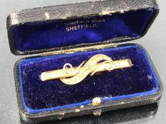 15ct Gold Bar Brooch with twisted foliate decoration and scrolls in box labelled Louis EBerlin