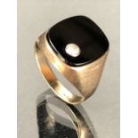 Gold ring set with Onyx and marked 333 (8ct Gold) size 'R' total weight 4.3g
