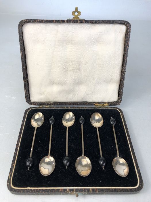 Set of Birmingham Hallmarked Six Silver coffee Spoons in presentation box