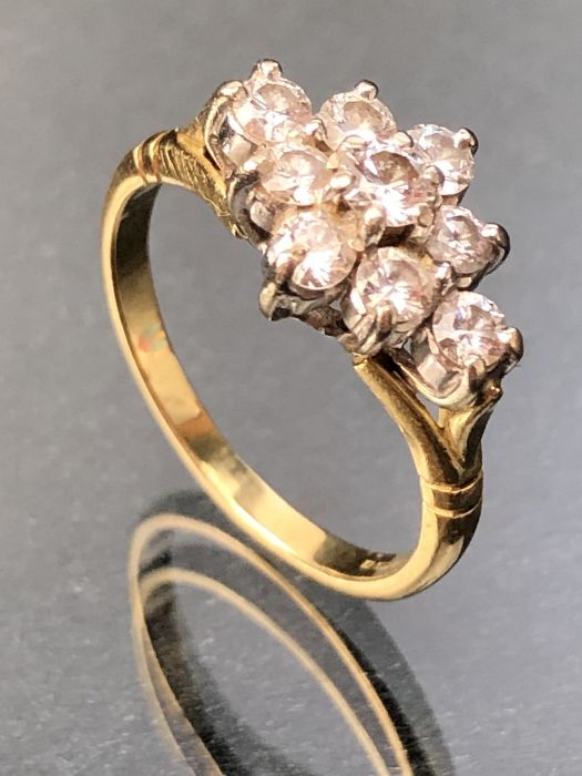 18ct Gold Diamond cluster ring set with nine diamonds size 'P'