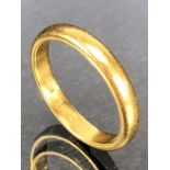 22ct Gold ring approx size 'M' & 4.4g