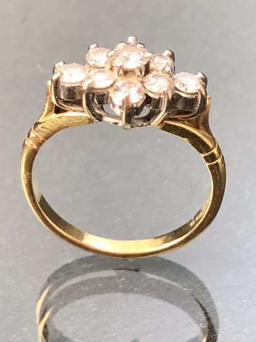 18ct Gold Diamond cluster ring set with nine diamonds size 'P' - Image 3 of 4