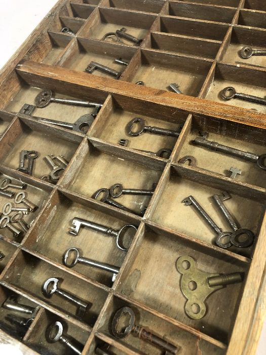 Large printers tray containing various vintage and antique keys and clock winders, approx 82cm x - Image 3 of 3