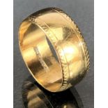 Wide 9ct Gold ring decortation to edges approx size 'T' & 5.8g
