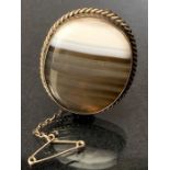 Agate Brooch on silver coloured mount with pin and safety chain approx 30mm