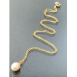 Fine 9ct gold chain (approx 1.5g) with a pearl pendant