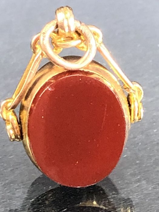Hallmarked 9ct Gold Fob with Bloodstone and jasper stones - Image 2 of 3