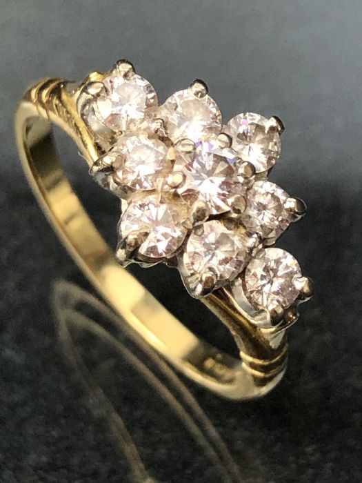 18ct Gold Diamond cluster ring set with nine diamonds size 'P' - Image 2 of 4