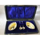 Pair of Edwardian hallmarked silver salts and spoons in presentation box, Birmingham 1907 by maker