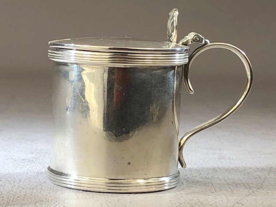 Hallmarked Silver mustard pot with blue glass liner Chester, maker Barker Brothers (Herbert Edward - Image 5 of 6