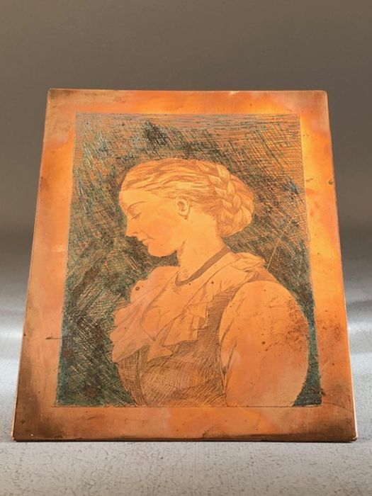 Brass plaque depicting the portrait of a lady possibly for brass rubbings - Image 3 of 3