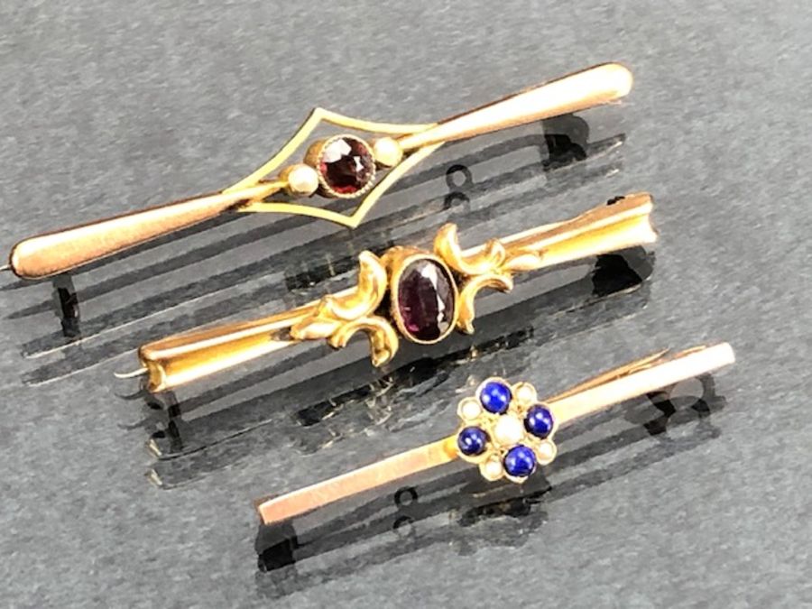 Three 9ct Gold Brooches set with various stones (total weight 8.8g) - Image 3 of 3