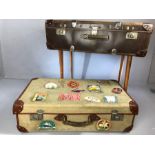 Vintage wooden-bound travel suitcase with detachable tapering legs, case approx 69cm x 46cm x 20cm