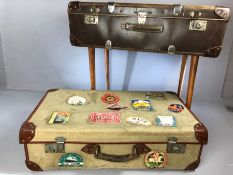 Vintage wooden-bound travel suitcase with detachable tapering legs, case approx 69cm x 46cm x 20cm