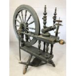 Wooden grey-painted spoked spinning wheel (A/F)