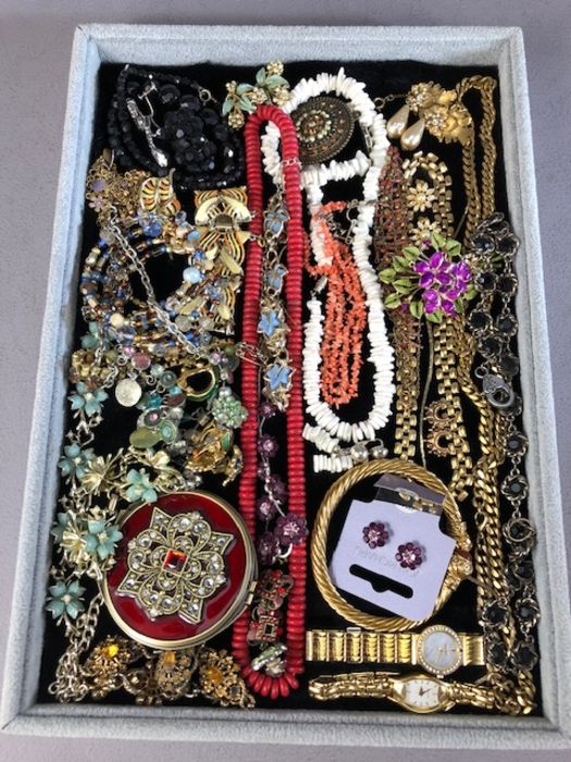 Good collection of costume Jewellery