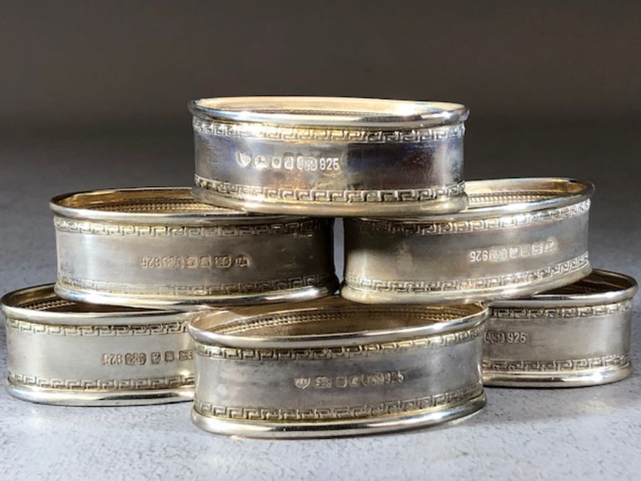 Boxed set of six silver hallmarked napkin rings in presentation case - Image 3 of 5