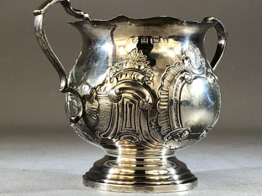 Silver hallmarked loving cup with two repousse design on a stepped base Birmingham Walker & Hall - Image 3 of 5